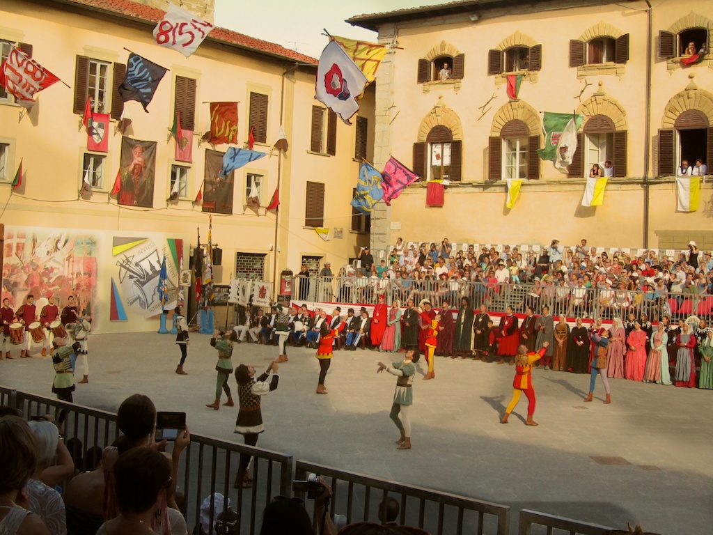 Sancepolcro palio flag throwing